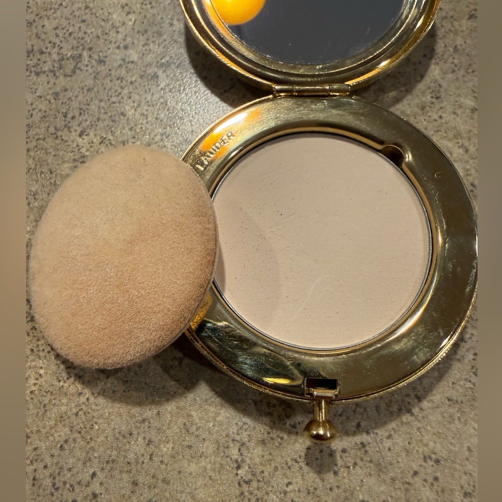 Estee Lauder Golden Floral Compact Lucidity Makeup Transparent 06 Pressed Powder - Picture 4 of 6
